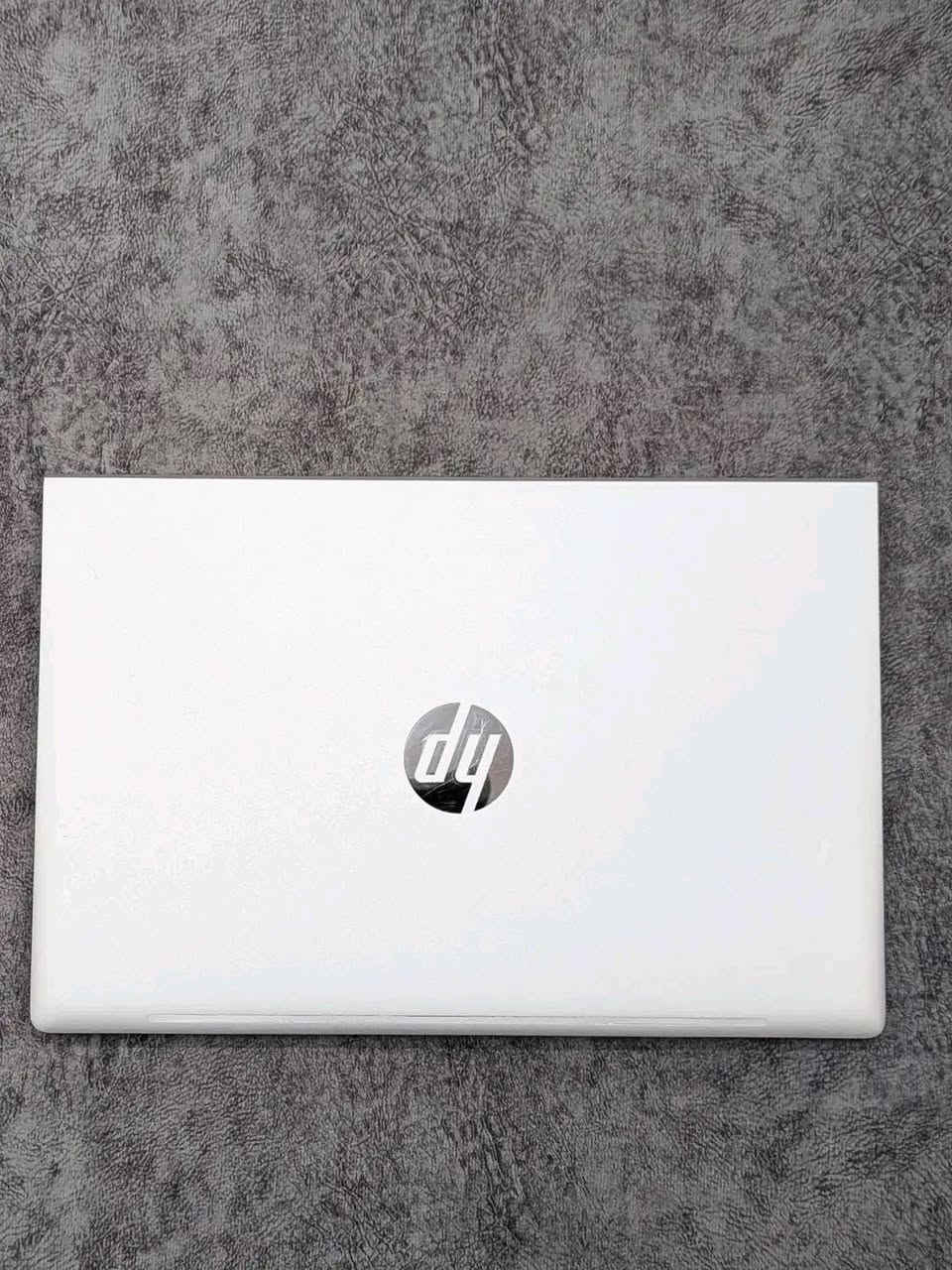 لابتوب hp
‏جهاز نحيف خفيف الوزن  بكارت شاشة منفصل 2 كيكا
‏
‏المعالج: AMD RYZEN 5 PRO 5650u جيل 12 
‏الرام: DDR 4  8 GB RAM
‏التخزين: SSD NVME 256 GB
‏الشاشة: 14.1 FHD IPS
‏كارت شاشه: AMD RADEON VEGA 6
‏المنافذ: USB, TYPE C, HDMI
‏ 
‏لابتوب اوبن بوكس ملحقات كارتونه + شاحنه + جنطه
‏السعر ٤٠٠ الف


**إذا كنت صاحب هذا الإعلان وتريد حذفه لأي سبب، رجاءا أرسل رسالة إلى الدعم الفني**