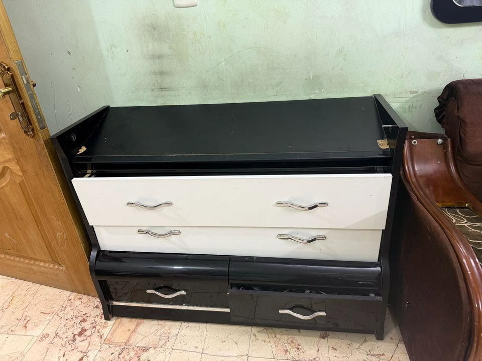 أغراض بيت كامله رايديها كله بمليونين وربع وبيهن مجال  بيع مستعجل  للاستفسار الاتصال ع الرقم ***********
