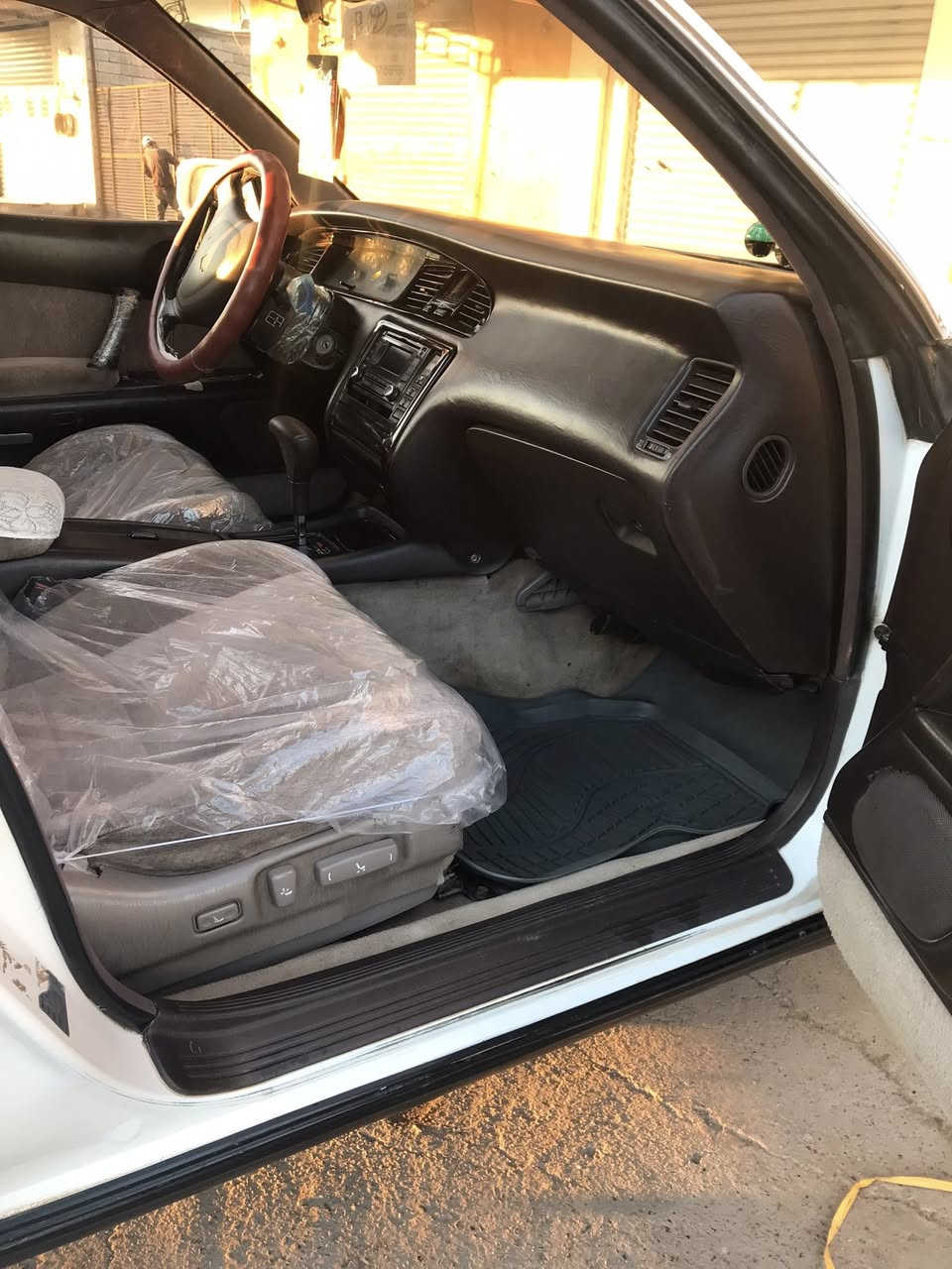 السلام عليكم سياره بطه لبيع موديل ٩٤ رقم صلاح الدين بسمي نكليزي كير ومحرك شرط صدر جديد شديته سياره جاهزه بيه صبغ بس جاملغ الكدام وغبغ الجنطه ولباغي مكفول لا ضربه سياره علا وضع الشركه  سياره احله من البصوره السعر ٦٥بيه مال بصيط ***********الهاتف
