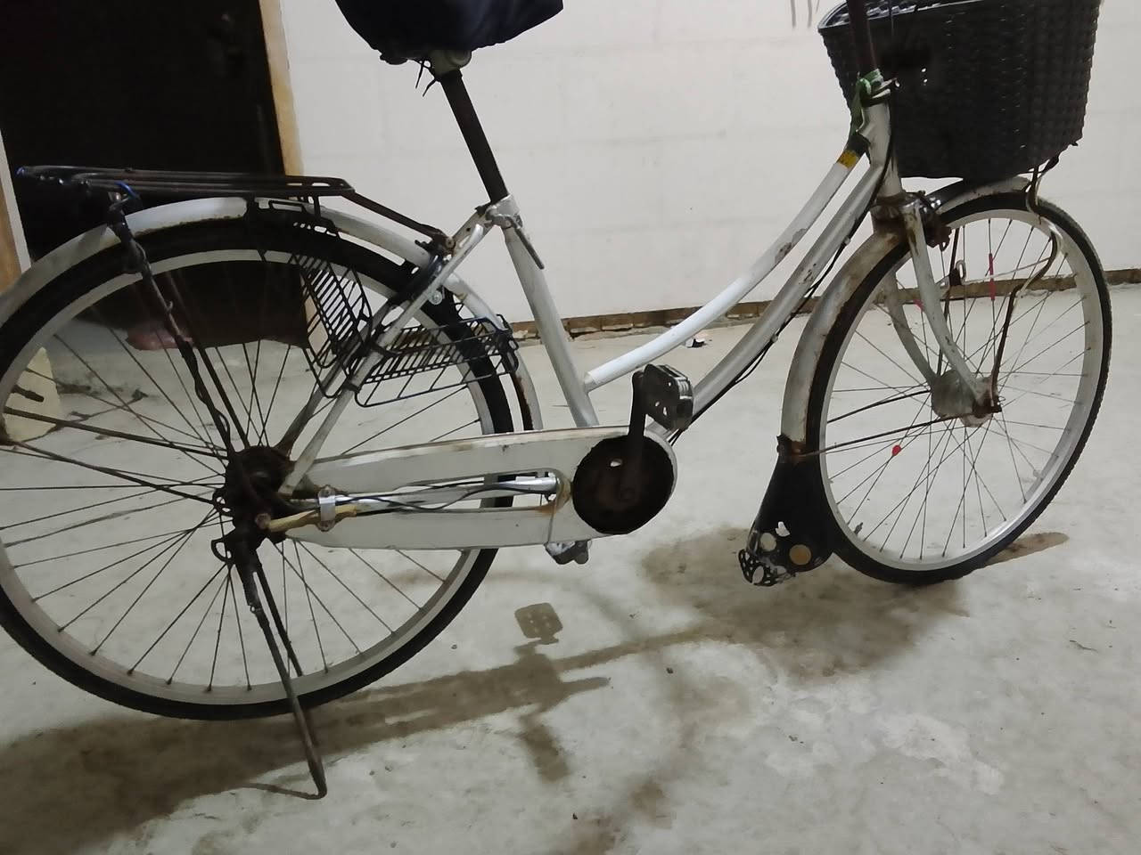 السلام عليكم للبيع بايسكل ياباني نظيف  السعر 50بيها مجال الشراي يتصل على الرقم مكان بابل مشروع المسيب ***********
