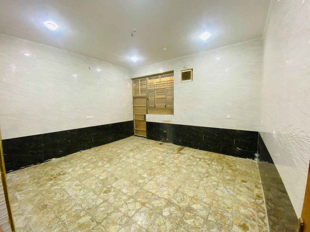 #دار_للايجار_زراعي_في_حي_الجامعه_شارع_سوات
ايجاره 450 قفل جديد ممسكون
تفاصيل الدار
#غرفتين_نوم_صاله_استقبال_مطبخ_صحيات داخلي وخارجية
للاتصال والاستفسار اكثر
***********
