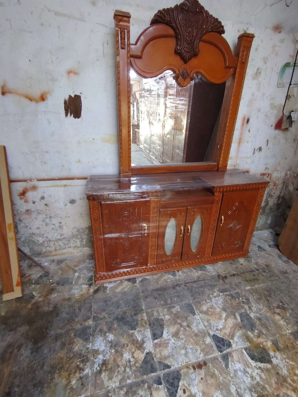 غرفه للبيع بسعر مناسب ٥٠٠ وبيه مجال ناصريه مركز *********** وتساب
