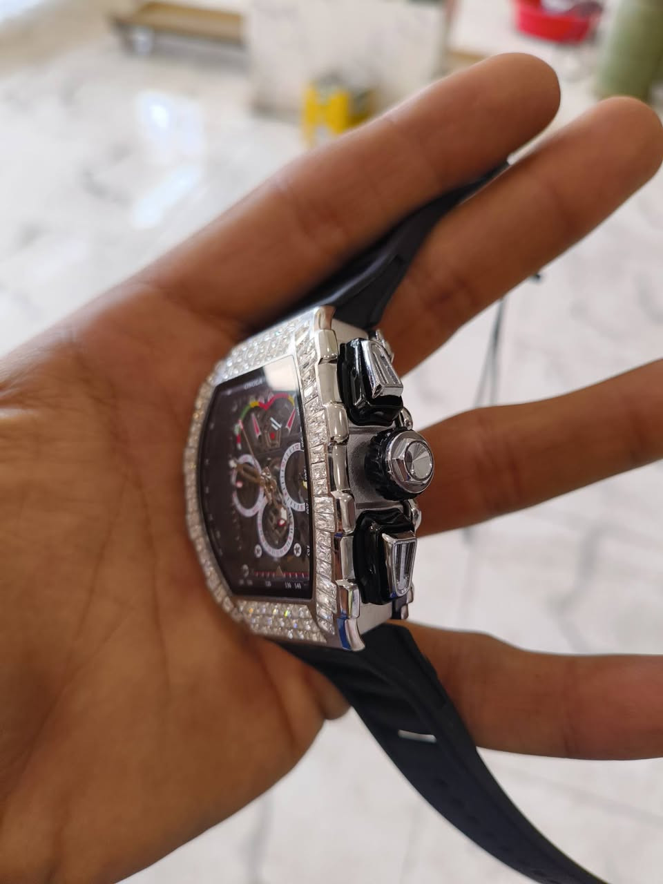 ساعه ماركه اونولا قطعه مال امزون
اوتماتيك ضهر كشف تعمل بدون بطاريه

وزن ثقيل وكوالتي جدا عالي وساعه لمعتها كلش حلوه كامل مرفقات

مزاد يبلش من 30 الف وشكد متوصل بل عافيه


**إذا كنت صاحب هذا الإعلان وتريد حذفه لأي سبب، رجاءا أرسل رسالة إلى الدعم الفني**