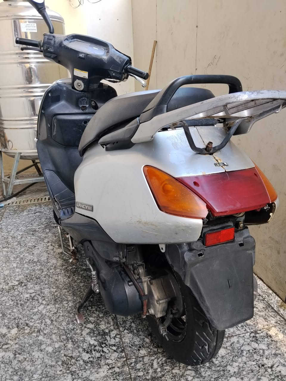 السلام عليكم دراجه سبيسي ياباني من طول لطول سلف هندر كفر بلادي 5 خمس ختومات شرط حتى كلجاته بلاد مال جناي كهربائيات كله شغاله من طول لطول حتى صالنصه بلاد مكينه ممفتوحه فقط فيلسه مكاني بغداد بلديات *********** سعر.  375 و بيه مجال للطيبين
