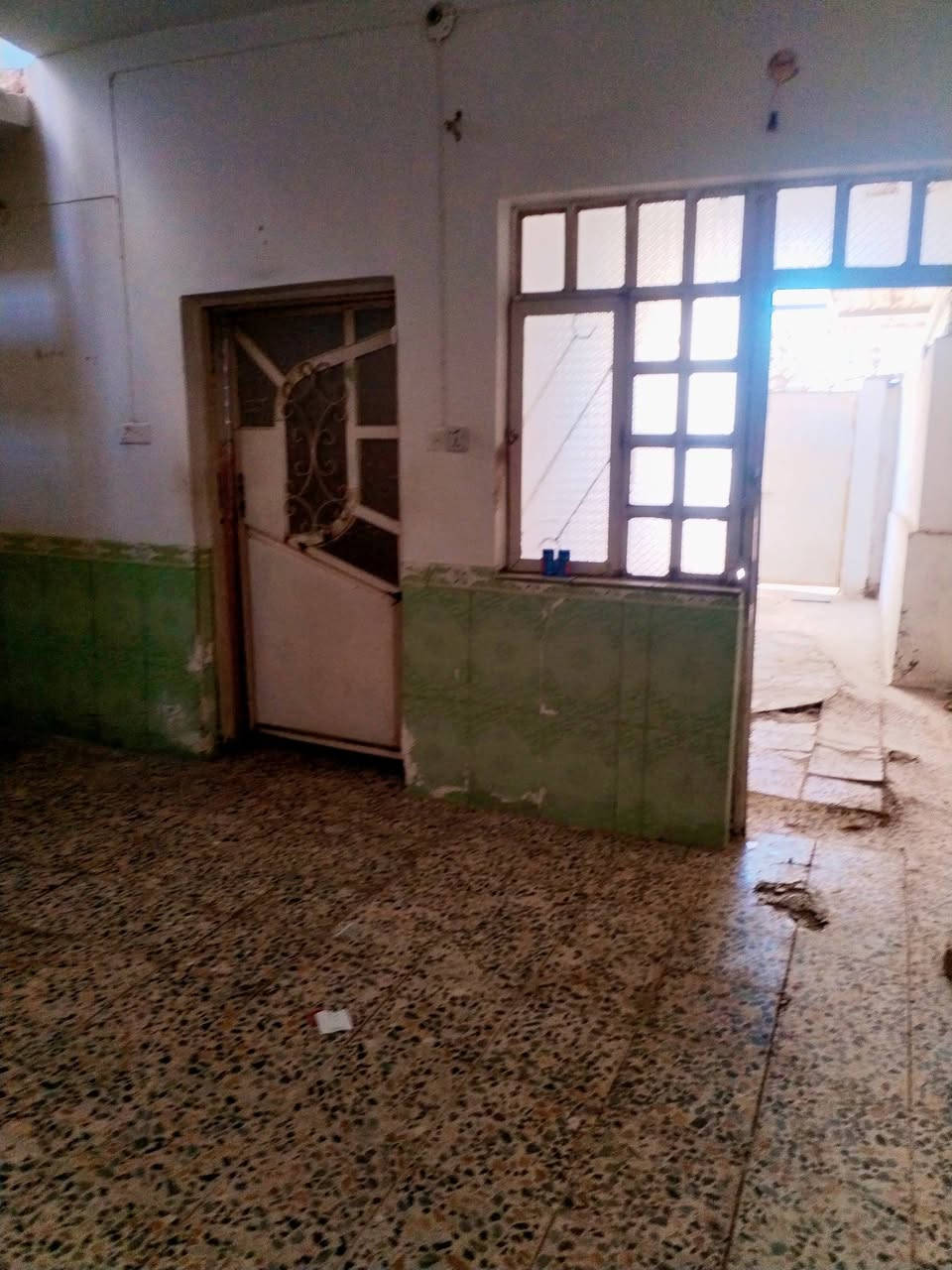 يالله يتوفر مشتمل 100م للبيع موقع مرقم بلديه مميز غرفه وصاله ومطبخ وصحيات بناء بلوك عكاده قرب معرض ابو هبه يبعد عن الشارع  ٥٠ م للاستفسار *********** ***********
