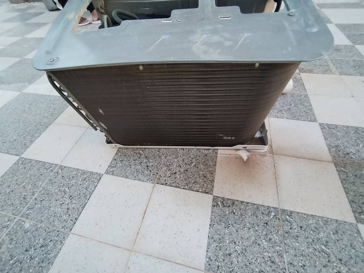 مكيف اوناكس طن ونص ما داخل تصليح بس الفلينه شويه اكل من عدها الجريذي ومتيبها 🤣
والباقي كلشي ما بيه


**إذا كنت صاحب هذا الإعلان وتريد حذفه لأي سبب، رجاءا أرسل رسالة إلى الدعم الفني**