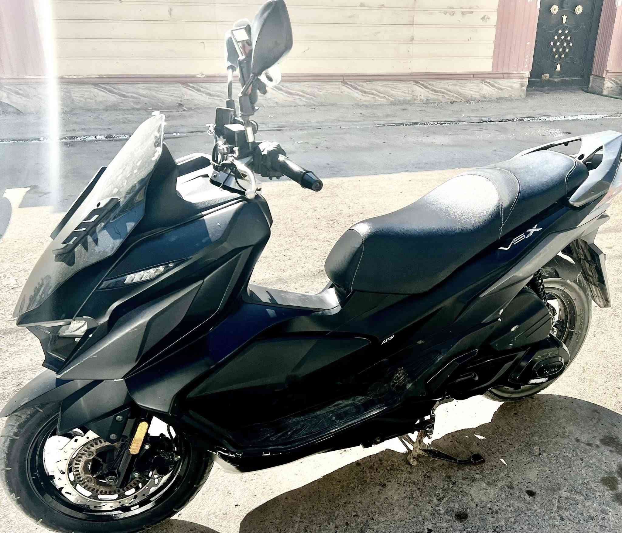 دراجةsym  مكينة200cc  ماشية14الف سعرها مليون ونص بيها مجال لتواصل ***********
