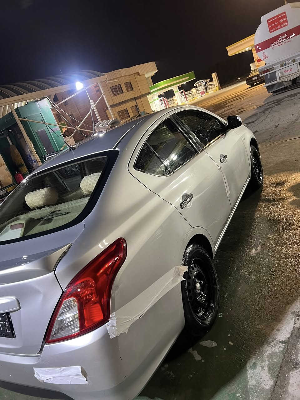 سياره نيسان 2023 هندي فحص مؤقت سياره جديده ضررها الجنطه فقط. بدون اي تبديل بارد باب الصدر ماشيه 40 سياره حره 
المكان/ناصريه مركز 
الرقم والاستفسار***********
