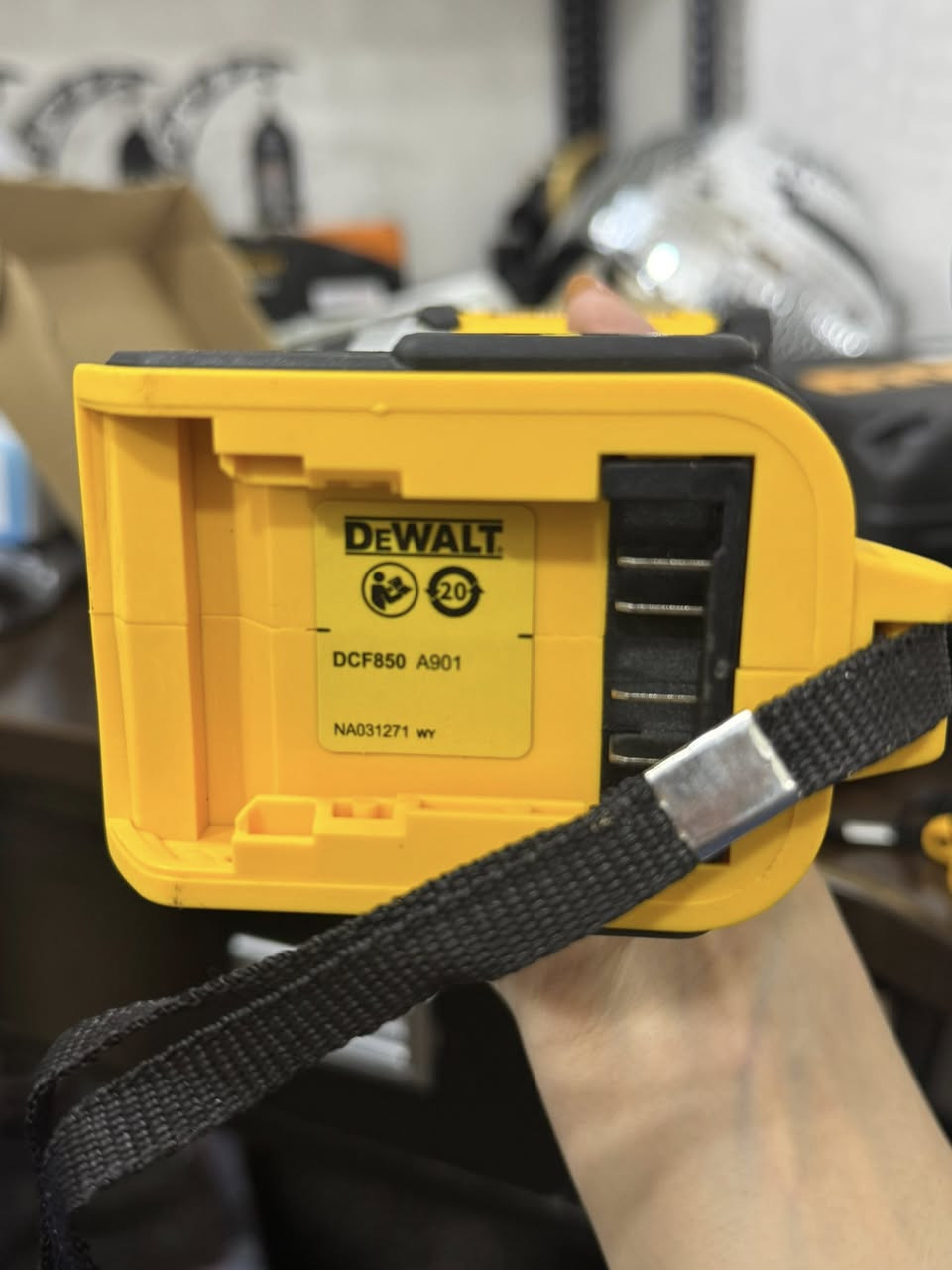 ماركه DEWALT الدريل  القطعه. ١٠٠ الف. المنشار سعره ٤٠.


**إذا كنت صاحب هذا الإعلان وتريد حذفه لأي سبب، رجاءا أرسل رسالة إلى الدعم الفني**