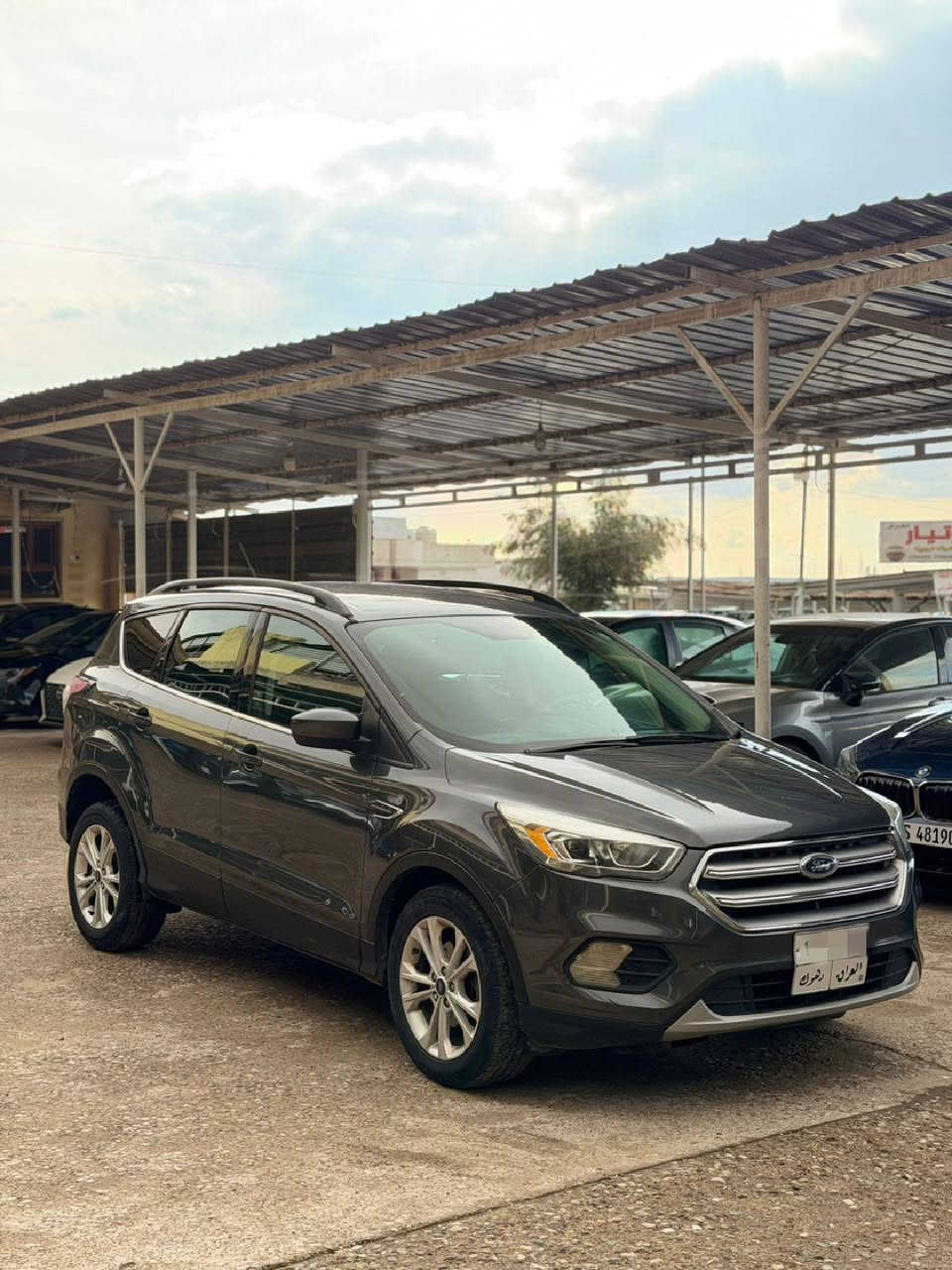 Ford Escape 2017 ecoboost 
شاشة ،كاميره، سێ گێر ، بریک بصمه،کشن کهرب
رقم دهوك ، جهێ ئاکرێ
محرک 4 بستن
بیجەک دایر جاملغ بشتێ سبغ
*********** واتساب
سعر مناسب 98 ورقه اكر, نينوى
