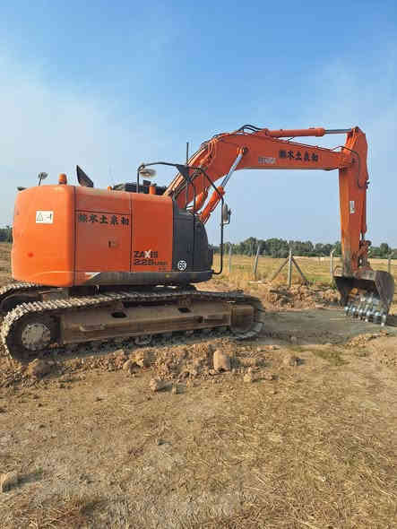 السلام عليكم حفارة للبيع هيتاشي موديل٢٠١٤حجم٢٢٥/ Lc // B5 اخت الزيرومكفولةكفالة عامة مامفتوح بيهابرغي مشتغلة٨٠٠٠ساعة فقط المكان ديالى السعر٤٧٥ $ التصال***********// ***********
