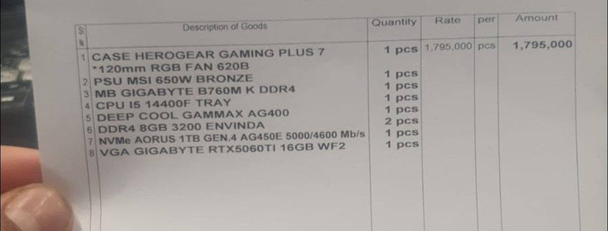 🚨 تجميعة حاسبة قيمنق ومونتاج احترافية (Gaming PC) للبيع 🚨

السلام عليكم شباب، عندي حاسبة متكاملة بمواصفات قوية وحديثة جداً للبيع. الحاسبة استخدام خفيف جداً لمدة (شهرين فقط) وبحالة الوكالة تماماً، وممتازة جداً للألعاب الثقيلة (PUBG, Cyberpunk, Warzone) والمونتاج وصناعة المحتوى.

📌 تفاصيل ومواصفات القطع بالكامل:
• المعالج (CPU): Intel Core i5-14400F (الجيل الرابع عشر الأحدث)
• كرت الشاشة (VGA): GIGABYTE RTX 5060 Ti 16GB WF2 (نسخة الـ 16 جيجا الضخمة لأعلى أداء وسلاسة)
• اللوحة الأم (MB): GIGABYTE B760M K DDR4
• الذاكرة (RAM): DDR4 16GB (8GB × 2) 3200MHz ENVINDA
• الهارد (SSD NVMe): AORUS 1TB Gen.4 AG450E (سرعة فائقة تصل إلى 5000/4600 Mb/s)
• مبرد المعالج (Cooler): DEEP COOL GAMMAX AG400
• باور سبلاي (PSU): MSI 650W BRONZE (اعتمادي وكفاءة ممتازة)
• الكيس (Case): HEROGEAR GAMING PLUS 7 (يحتوي على مراوح RGB 120mm مدمجة وتهوية احترافية)

✨ حالة الحاسبة:
- استخدام شهرين فقط بحالة الوكالة.
- الحاسبة (بعدها بالضمان) بالكامل.
- جميع كراتين القطع موجودة وبحالة ممتازة.

💵 السعر المطلوب: 1,700,000 دينار عراقي (مليون و 700 ألف)
📍 المكان: ميسان 
🚚 التوصيل: متوفر توصيل لكافة المحافظات


**إذا كنت صاحب هذا الإعلان وتريد حذفه لأي سبب، رجاءا أرسل رسالة إلى الدعم الفني**