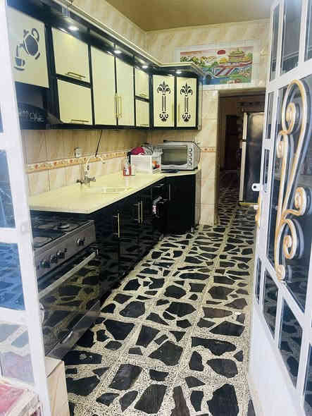 السلام عليكم دار للبيع المساحه120طابقين متكامل البناء كله طابوق نظيف كلش المكان الرحمه منطقة 4000 قرب مدرسة الأوزاعي طابو صرف بااسمي السعر 115وبي مجال بسيط كلش للاستفسار ***********
