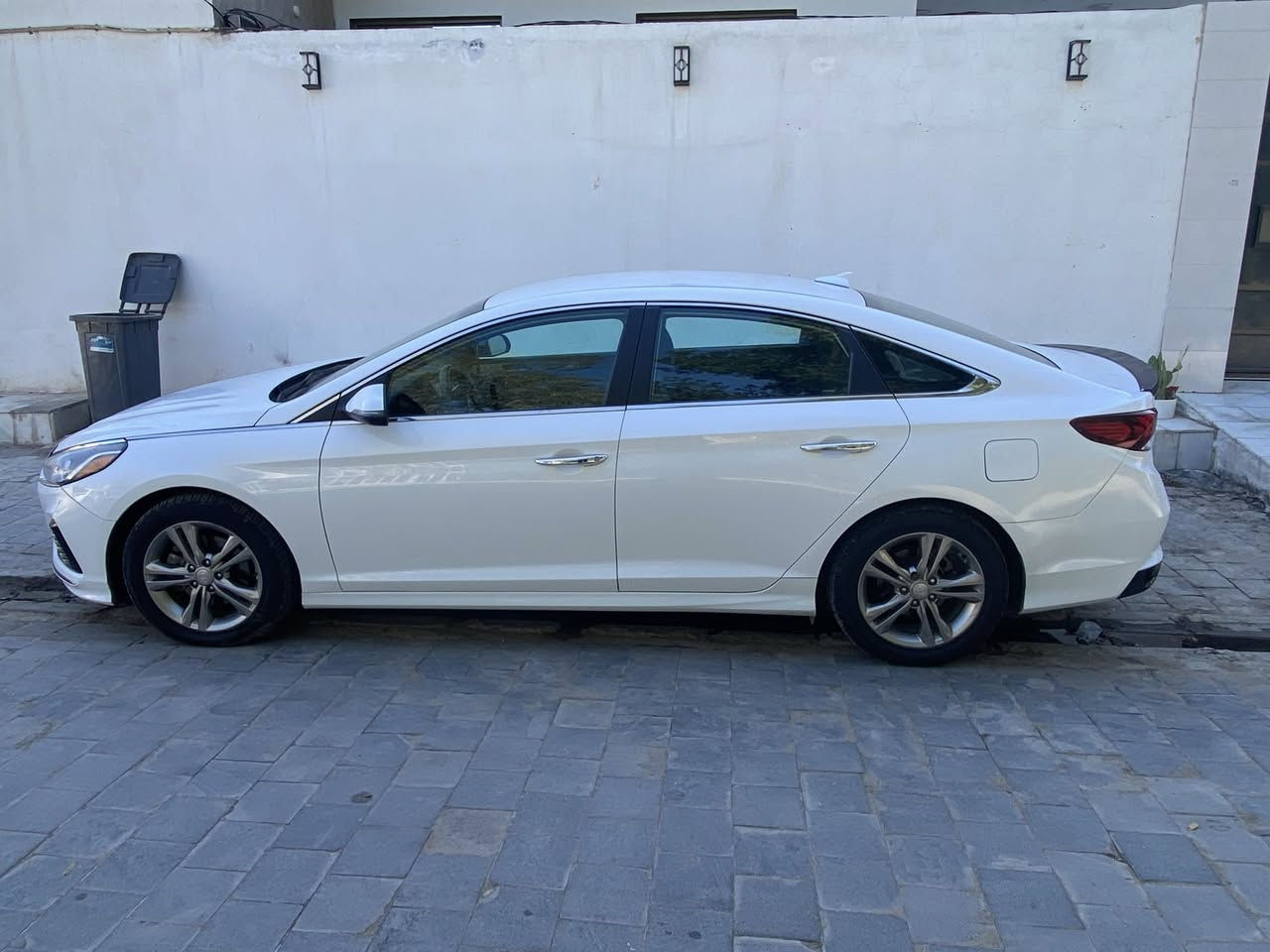 سوناتا 2019
محرك 2.4GDI
عداد المسافة 90 م
حادثة جاملغ وطرف البنيد اقل من شبر و يم قبق البانزين
بدون ايرباك
تبريد بيانو 
بصمة
رادارات جانبية 
كامرا دواره 
شاشة كبيرة
شحن لاسلكي 
هيتر ستيرن 
تدفئة كشنات
قطعتين تبريد امامي خلفي
السعر 135 و بيها مجال بسيط 
مكان السيارة النجف

للاستفسار 
***********
