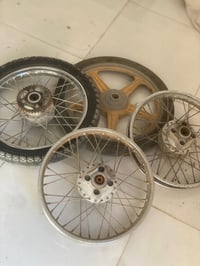 غراض دراجة كامله مو بس ذن الي بلصورة  كلهن للبيع مابيع مفرد لوياله كله...