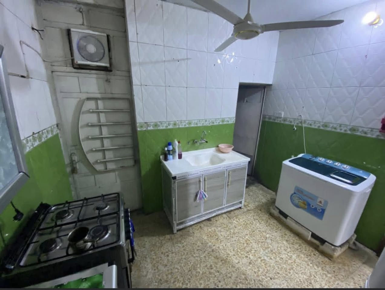 بيت للبيع في بغداد الجديده شارع المسبح مساحه 48الواجهه 3والنزال 16 للتواصل
‭0770 365 9545‬
