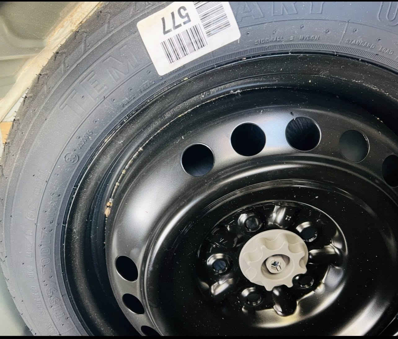 🚗 للبيع: تويوتا كامري XSE موديل 2020 (وارد أمريكي) ممتازة وجاهزة للاستخدام فوراً.
📌 المواصفات الأساسية:

 الموديل: 2020

 الفئة: XSE (أعلى فئة رياضية)

 اللون الخارجي: أبيض 

 اللون الداخلي: جلد احمر 

 المحرك: 2.500 (4اسلندر )

 الوارد: أمريكي

بنسست سيارة چاملغ ورا سبوغ شبرصندوق سبوغ

🌟 أبرز المميزات والتقنيات:

 فتحة سقف (بانوراما) تضفي لمسة فخامة.

 شاشة عرض كبيرة تدعم Apple CarPlay و Android Auto مع نظام صوتي متطور.

 رادارات أمامية وخلفية، نظام تنبيه مغادرة المسار، ونظام الرادار التفاعلي (رادار شحط).

 نظام مراقبة النقاط العمياء في المرايا الجانبية.

 عجلات (ويلات) ألمنيوم رياضية مقاس 19 إنش بلونين مميزين.

 إضاءة LED أمامية وخلفية بتصميم هجومي رائع.

 تشغيل ذكي (بصمة) مع دخول ذكي لجميع الأبواب.

 أنظمة قيادة متعددة (Eco / Normal / Sport) لتناسب كل الأجواء. رقم السيار أربيل انكليزي ب اسمي تحويل مباشر مكان السياره أربيل  الاتصال ع رقم موبايل ***********.                                                                              ره قم شانصي سيارة 4T1K61BK0LU001587
