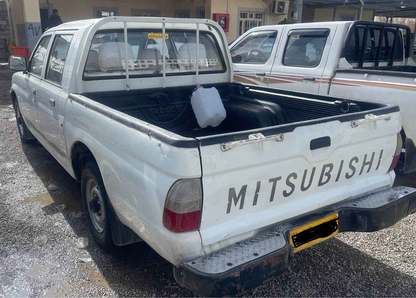 mitsubishi 
میتسوبوشی
 پیکاب 2002 
گير عادي
بێ دەعم و لێدراو 
دوو درگاي سةكن يةك  پەڵەی بچوک بؤياخي هەیە
سەیارەکە هەیکەلی وەک شوشەیە 
سەقفی شوشەییە
مەکینەی کراوەتەوە و بەشەرتی ١٠ فیتەر
تایەی تازەیە 
ئارمي پلاستيكي سليمانييه
بةشةرتي ئةوةليات وغرامة
نرخی62 $وەرەقە  
مەجالێکی زۆر كةم
شوين
سيدصادق
***********
***********
واتصاب وفايبر حلبجة, السليمانية
