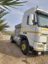 فولفو دكتورة للبيع موديل ٩٦ مربوطه عربة ذات جوانب متحركة رقم بغداد ٠٧٧...