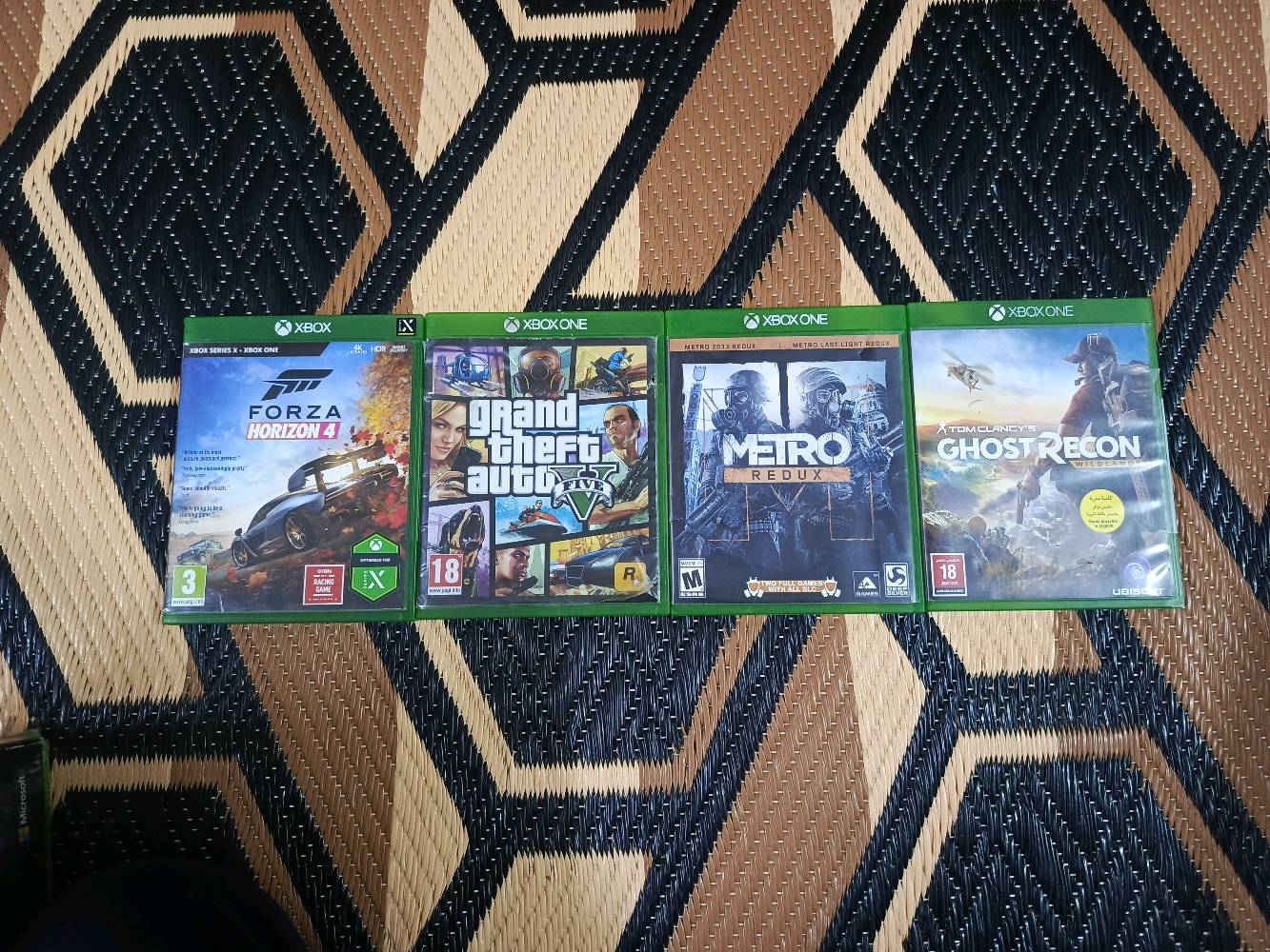 xbox one s 
اخو الجديد استخدام قليل 
مساحتة 1 تيرا
دقة الالعاب 4k ultra Hd 
تكدر تلعب علية العاب xbox 360
كامل ملحقاتة 
يدة واحدة 
الوايرات كاملة 
العاب الداخلية  : 
forza horizon 5
pes 2026
minecraft 
forza horizon 4
 Rocket legue 
Fifa 26
 وياه اقراص مثل ما موضح بالصورة 

مكاني نجف 

للتواصل ***********
توصيل ماعندي 
سعر 185 قفل مابي مجال 