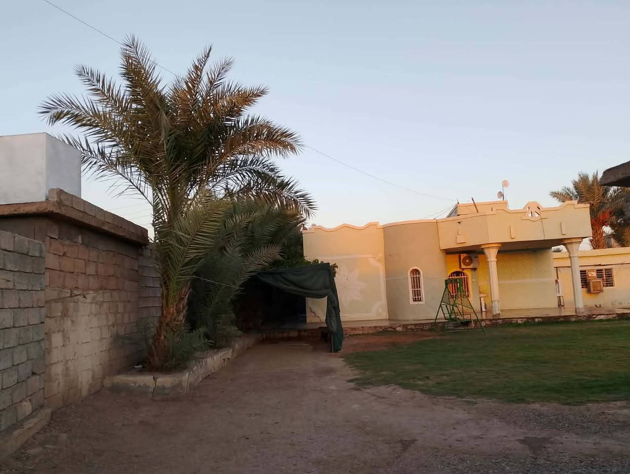 السلام عليكم مكلف بالنشر
بيت بين الحوريه والخظرانيه ع شارع العام
بيت جبير ٣ غرف مع استقبال و هولين مع مطبخ خارجي مساحه الحوش ٢٦٠٠ متر

اتصل على الرقم وتدلل

***********
