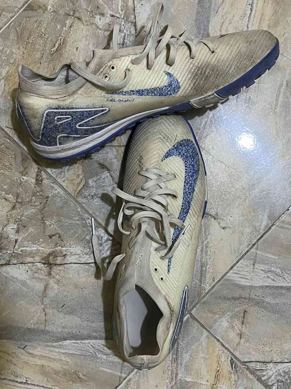 حذاء باله اصلي اشتريه وقياسه زغير
القياس42 
السعر ٢٥الف مع التوصيل كافة المحافظات
اتصل عالرقم فقط‭٠٧٧١ ٦٨٩ ٨٤١٦‬
