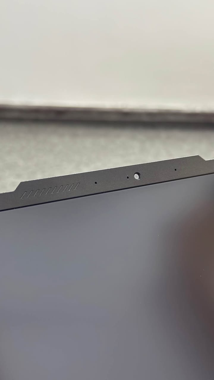 🔥 لابتوب احترافي قوي للبيع – بابل 🔥  

💻 MSI Cyborg 15 A13V  

✨ الحالة: استخدام شخصي لمدة سنة – نظيف جدًا وبدون أي مشاكل  
🔋 الأداء ممتاز ومجرب على المونتاج والألعاب  

⚙️ المواصفات:  
- Intel Core i7-13620H (جيل 13)  
- NVIDIA GeForce RTX 4050 (6GB) 🔥  
- 16GB DDR5 (سرعة 5200)  
- 512GB SSD سريع  
- شاشة 15.6” FHD – 144Hz  
- Windows 11 Pro  

🎬 مناسب للمونتاج، التصميم، والألعاب الثقيلة بكل سلاسة  

🔌 الشاحن الأصلي موجود  
📦 الجهاز نظيف ومستخدم بعناية  

📍 الموقع: بابل  
📲 للتواصل واتساب: *********** Singapore
