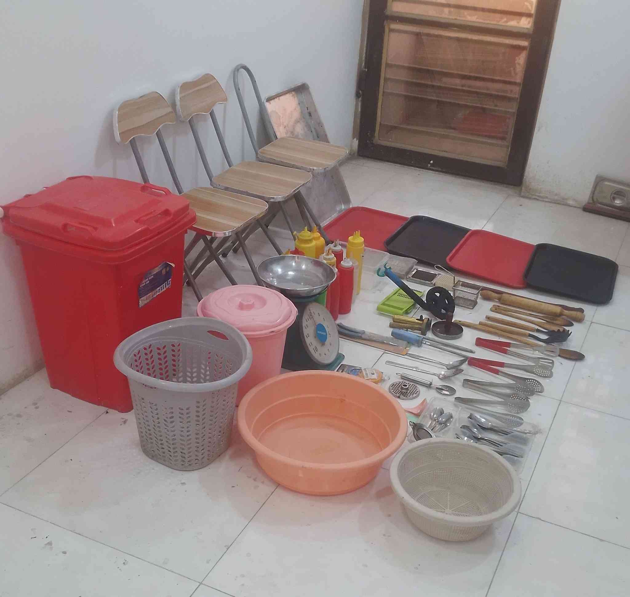 غراض مطعم نظيفات للبيع...
سعرهن كلهن ب ٥٠  الف
بغداد الشعب ***********
الشراي يتصل واتساب او رصيد
