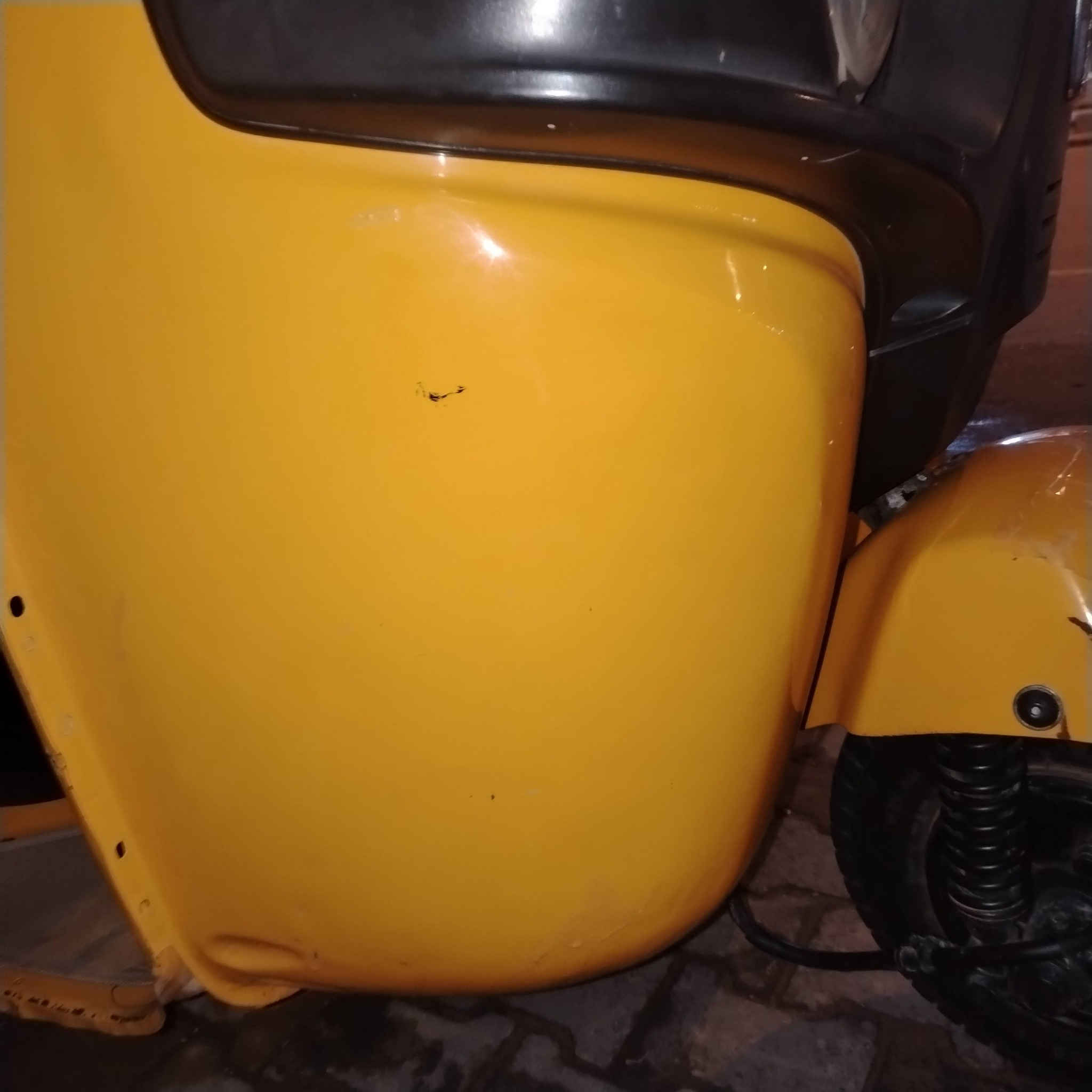 سلام عليكم تكتك 21 ليموني مرقم محرك مفتوح بيها خياس ما معمر السعر 7600 بيها مجال ***********
