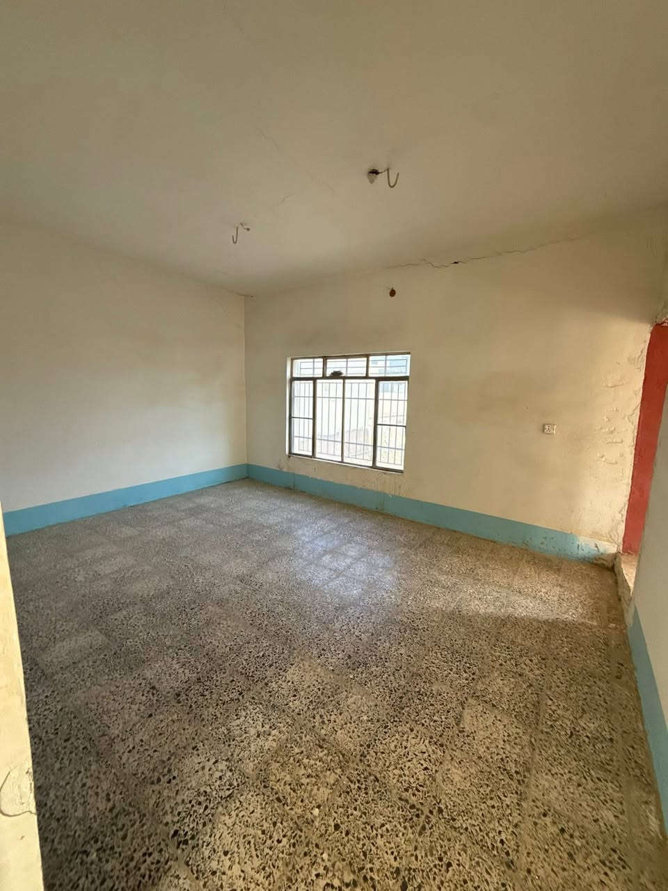 #دار_للايـــجــــار يصلح شركة او روضه او مؤسسه في ام الخيل مقابيل دائرة النزاهة مساحة 350 متر
يحتوي ع 7 غرف نوم وصالات عدد 2 وبراني ومطبخ حار وبارد وطارمة وسطح وصحيات عدد 4 …
—————————
#نستقبل_جميع_عروضكم
———————————————————
🔺#للاستفسار الاتصال ع الرقم التالي 
*********** 📲  
—————————————————————
او زيارة مكتبنا متواجدين 11 صباحاً إلى 8 مساء 
🔺مكتب دره المشرق للاستثمار والتطوير العقاري 
🔺العنوان:-حي الجزائر الشارع العام قرب مأكولات تشرين
