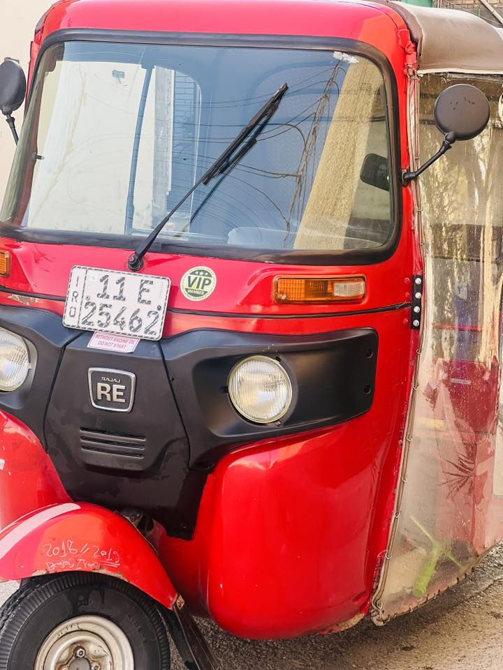 السلام عليكم الطيبين
موديل ١٨ 
رقم بغداد انگليزي
نضافة حلوة بيهة ملاحضات بسيطة  
يعني على موديل ١٨ شي مرتب
محرك خير من الله فقط بوشة وبستم لا تنقيص ولا تبخير 
تجي تشوف بعينك الله شاهد جناي وبعيد عن البيع والشراء 
السعر ٥٨٠٠ وبيهة مجال بسيط للشراي
مكاني بغداد حي البتول 
 رقمي ***********
ملاحظة: راعيهة يريد تحويل بأسرع وقت 

اسف على الاطالة ☺️
