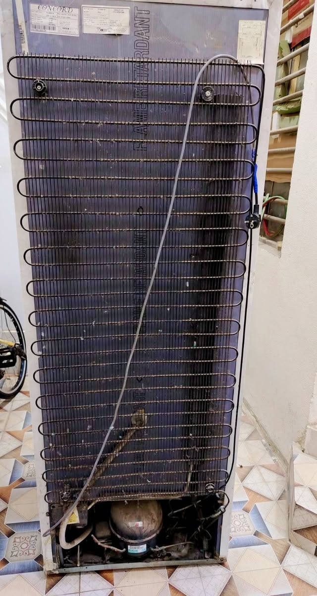 السلام عليكم 
ثلاجة للبيع كونكورد الاصلي موطور بنسونك البناني و الفريزر خارجي 17 قدم كلش نظيفة شرط الفحص 
للاستفسار الاتصال ع الرقم ***********
