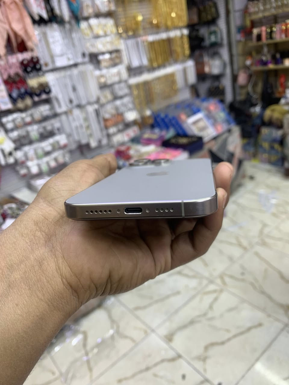 15 pro max 
256ذاكرة
92%باتير
257دورات للشحن 
*********** البياع
مليون وخمسة وسبعون وبيع مجال بسيط
