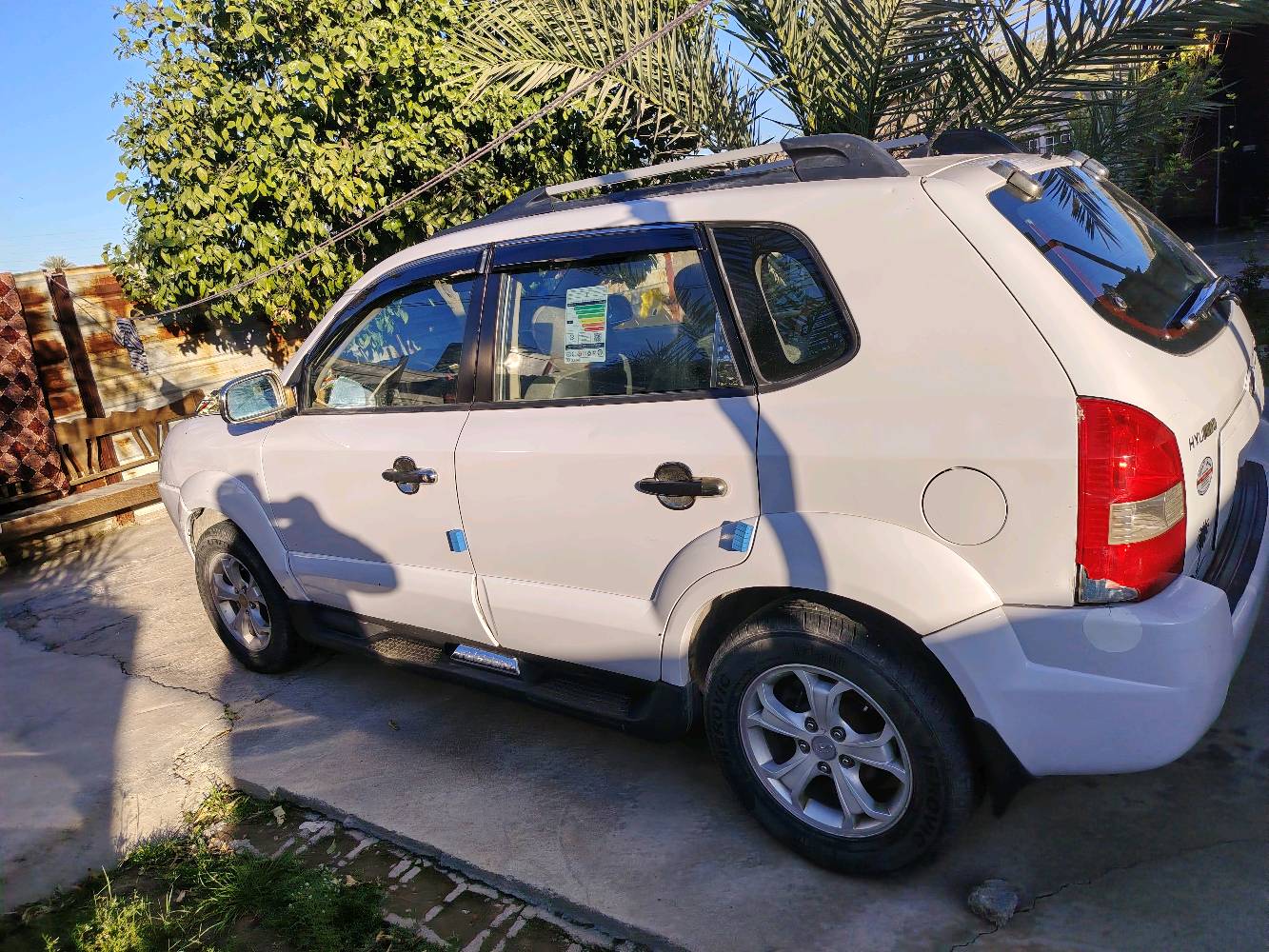 السلام عليكم اخوان توكسان موديل2009 سياره خير من الله سونارها مرفق بالصور مكانها بغداد رقمها بغداد محركها2000 سيارة بأسمي تحويل ثاني يوم والسعر بي مجال اتصل وتأمر اتصل على //***********///***********