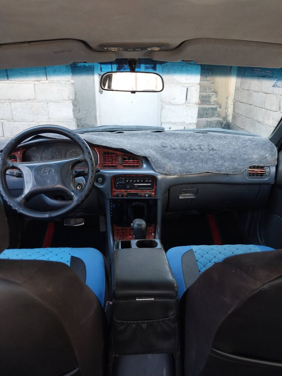 من رخصة الأمن المحترم السلام عليكم سوناتا تو موديل 94 رقم انبار دولي محرك 2000 مفتوح وكير  اوتماتيك مكفولات حلوة ونظيفه مصبوغه حزام للجماليه كامرة خلفية شاشة اندرويد بيها تعديل عالبارد بالجاملغ  الخلفي جهة السائق بدون دواخل وبيها نواقص مثل الكمبريسر مال تبريد عاطل والمنظومه جديدة حداديتها جديدة  والسنويه ساقطه صارلها شهر السعر 44 ورقه وبيها مجال مكان السيارة بغداد ابو غريب الاتصال على الرقم ***********
