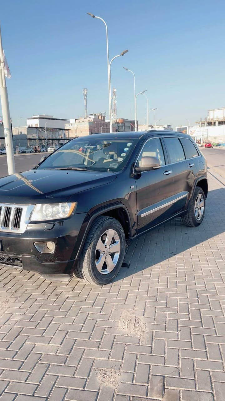 السلام عليكم..
جيب شيروكي لمتد 2013 وارد خليجي فول مواصفات سلايد كشنات كهربائي  اللون بيجي .. 
سيارة جاهزة من كلشي كفالة من صبغ و الحادث..
السيارة باسمي هزة وتحويل جديد السعر 175$
التواصل على الرقم *********** غير متواجد 
في الفيس... البصرة, العراق
