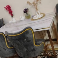 ميز ٦كراسي • نظيف • مستعمل شهور