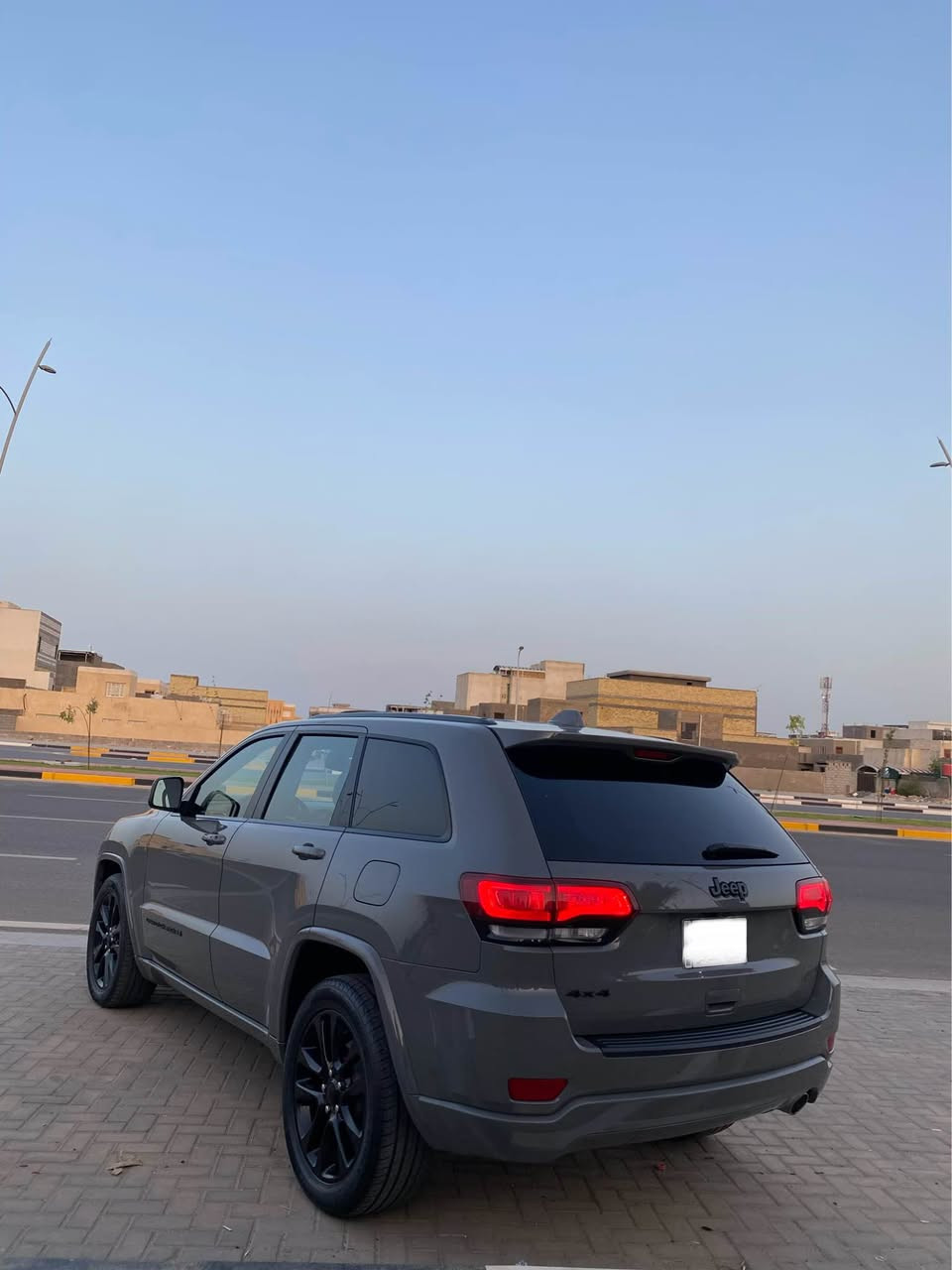 - ﻿جيب كراند شيروكي (بلاك توب) 2020
- ﻿ماشية 47.500mi  
- ﻿بصمة و بصمة ابواب
- ﻿دفع رباعي 4*4
- ﻿تشغيل عن بعد
- ﻿اوتو هولد
- ﻿رادار امامي تحديد مسار
- ﻿فتحة سقف
- ﻿رادار خلفي
- ﻿رادار جانبي
- ﻿نقاط عمياء
- ﻿﻿حساسات خلفي
- ﻿اوتو ستوب
- ﻿﻿كشنات جلد وشامواه
- ﻿تدفئة كشنات
(Apple car play +Usp+Aux) شاشة كبيرة و-
- ﻿نظام GPS (بوصله)
- ﻿كامرة خلفية
- ﻿﻿تبريد قطعتين + تبريد منفصل شاشة
- ﻿﻿وبيها بعد مواصفات
الضرر :-
السياره كفاله بيه صبغ شبر بالجاملغ الايسر فقط بدون حادث البصرة, العراق


**إذا كنت صاحب هذا الإعلان وتريد حذفه لأي سبب، رجاءا أرسل رسالة إلى الدعم الفني**