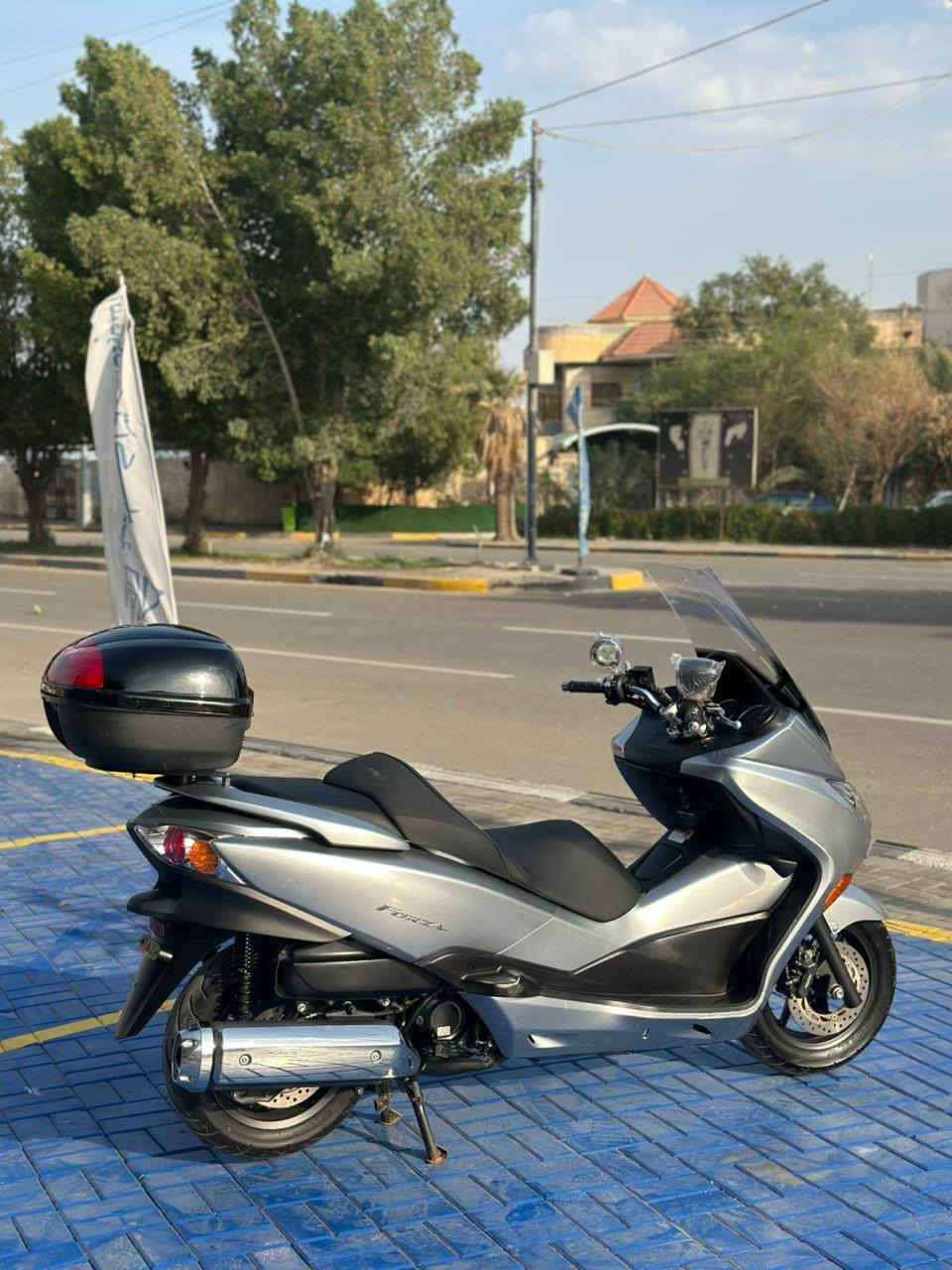 #تـــحفــه_فــنـيـه

الي يدور قطه مميزه وجديده بالكارتون يجيني 
 
ياالله فورزه MF صفر 10 لون سلفري ابو لشذره
 جديد لوك في حالة الوكاله  نظافه 💯بل 💯 

تيرات جدد اماي خلفي

انه ماخذه من معرض
عدي ابو عسل 
لدراجه منفيس
 
مواصفات
  
7 كير 4 تحويلات 
نظام سبورت +اوتمواتيك  
بصمه +سويج طوارئ 
صندوق خلفي ضافي
وياله نجمه اسون 
سايد بريك +ستاند حساس   
عدة الشركه + 
بصمات عدد 2

المسافه المقطوعه 
18الف حقيقي ع ممشه اليابان
الدراجه بحاله الوكاله الجناي يتصل ويدلل مكاني بصره 

السعر 25ورقه 
لدراجه كارتون وبالعافيه ع ياخذه

اي ستفسار 
***********
