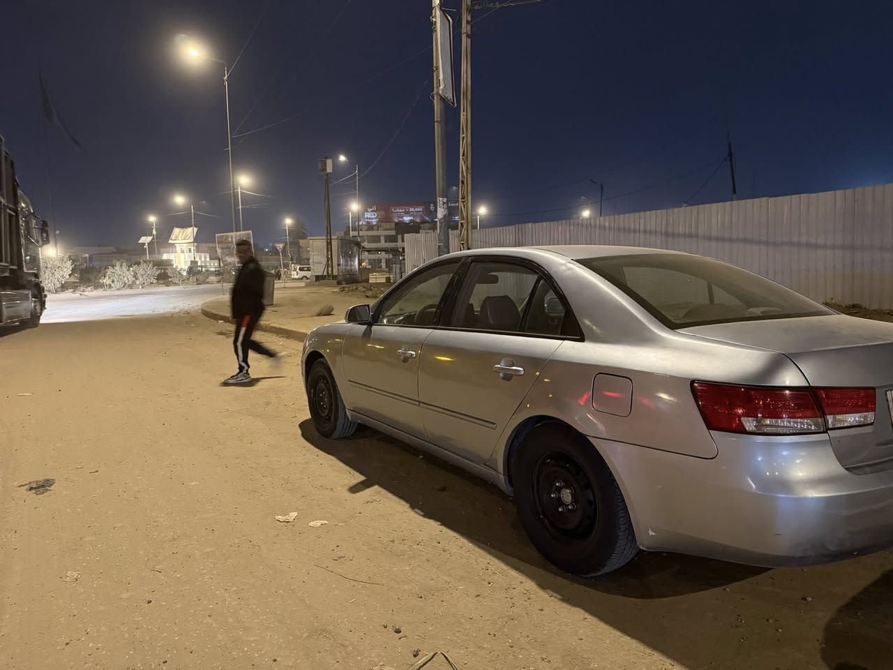 السلام عليكم سونتا ٢٠٠٦ وارد خليجي مكينه ٢٤٠٠ رقم نجف كير عادي باسم صديقي مكان السياره حله مركز محافظه 
مصبوغه عام اثر جراد بيه طخه بجملغ الخلفي بسيطه سياره جهازه من كلشي السعر ٧٥ وبيه مجال رقم ت ***********
