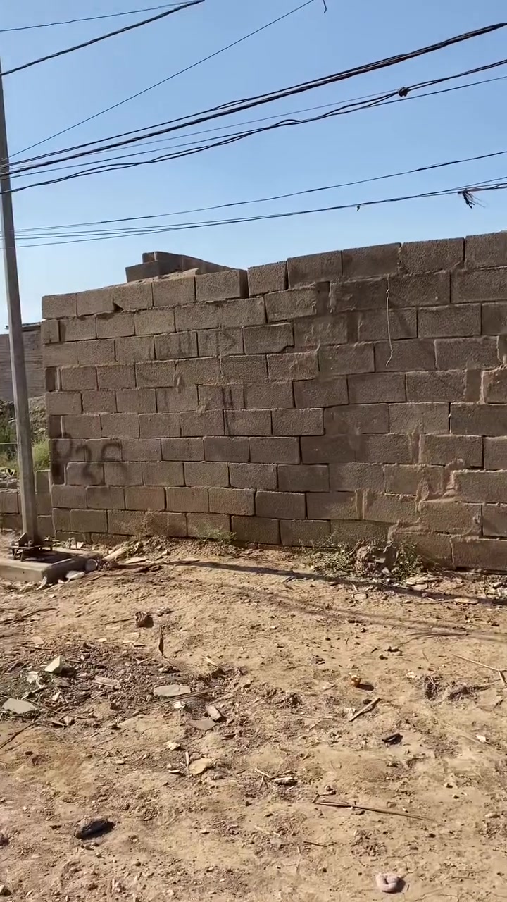 سلام عليكم
بيت للبيع المساحة ١٢٥ واجهة ١٢ نزال ١٠ 
اتصل ***********

