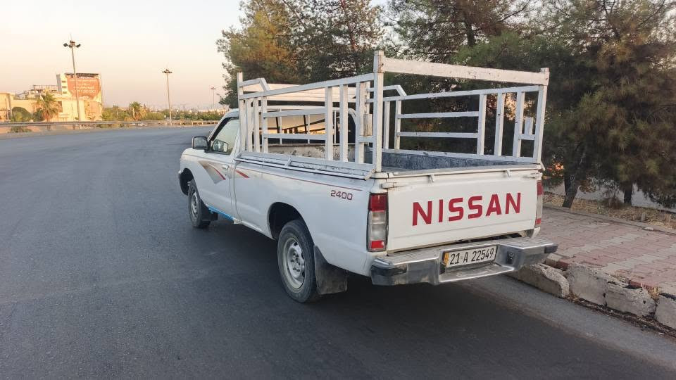 بەناوی خوای گەوورە نیساان بۆفرۆشتن مۆدێل 2002تەبریت لەسەرسویچ سەیارەکە دو پارچەی بۆیاخە چەمەلەخو بۆنید قرچێکی کەمی هەیە زۆر کەمە  سەیارەکە بۆیاخی نیە سەنەوی تازەەیە چوارمانگی ماوە ڕەقەمی تازەیە هەزەی تازەیە چەم چەوناوبۆدی مەزبوتە ماڵی کەسابەتە بەنرخی خوار هەمو بازاڕ ***********لەسلێیمانیم كركوك, العراق
