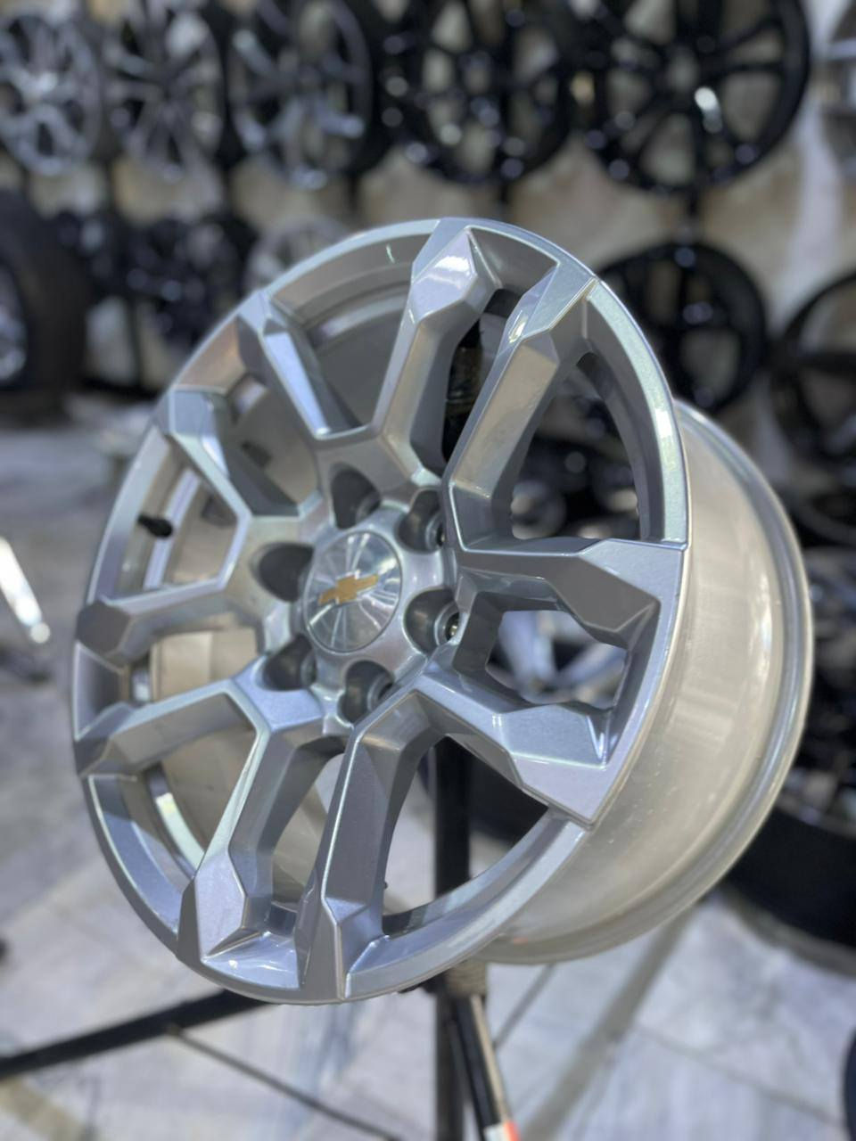 السلام عليكم ويلات اصليه حجم 18  تاهو موديل 25
***********
