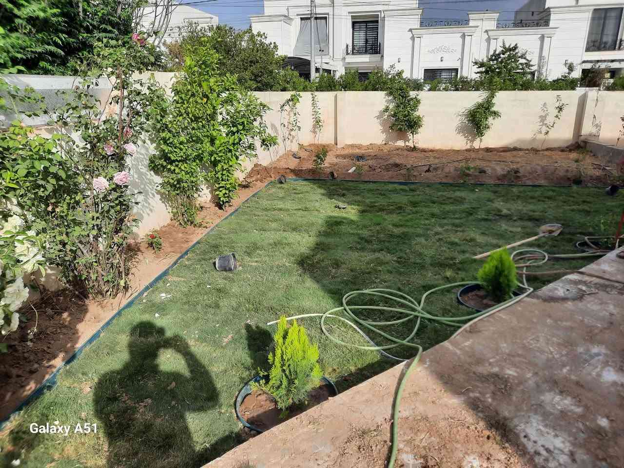 حدقجي  زرع وقص ددونيه تنضيف  ومتابعة شهري الحدائق  داخل المجمع وهاذا رقم واتساب  ***********
