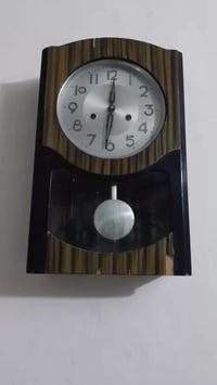 ساعة صيني الصنع صناعة ثمانينات بدون مفتاح سعر ٤٠الف الرقم:٠٧٧٠٢٩٦٩٨٨٧