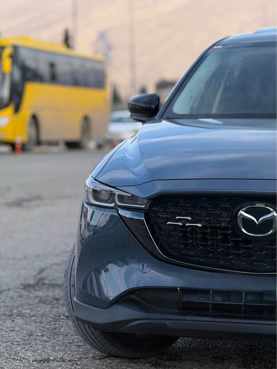 مازدا سی اکس ٥ مودیل ٢٠٢٢
فوول قەپات مواسەفات مواسەفات کاربۆن ئیدیشۆن سەیارەکە بێ دەعمە بێ بۆیاخە تەنها کەمێک زۆر کەم سەقفی بستێک نابێت PDRئەگەر نا هیچی تری نیە جا سەیارەکە باقی زۆر خاوێنە هەموو شتێکی بەشەرتە سەنەوی بەناو خۆمە سەیارەکە تازە رەقەم کراوە ٦٠٠٠٠هەزار رۆشتوە حەقیقی 
بۆ زانیاری زیاتر؛
*********** أربيل, العراق
