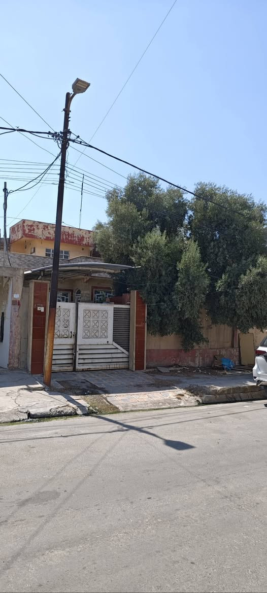 دار  للبيع   في  حي ملايين   النور
الدار  صالح  للسكن  فارغ  
مساحة البيت   317  متر  ونص   واجهة  10   متر   
شارع عريض   15  متر
باسم  شخص  واحد   الشرعي 
تواصل   ***********
