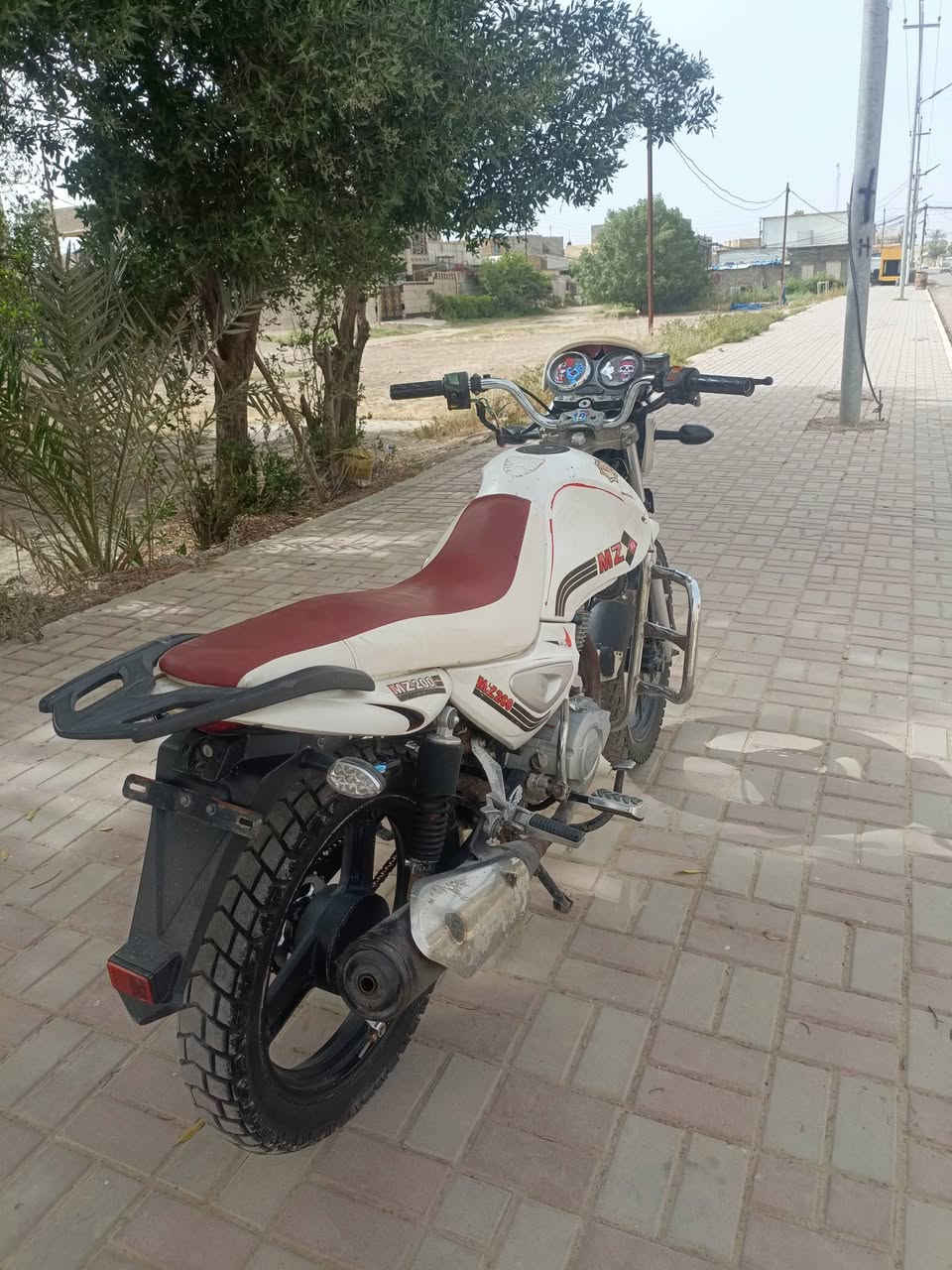 سلام عليكم درجه MZ محرك 200 دراجه خير من لله عدد سويج 2 بصمه 2وراق كامله حته كمركه مدفوع بس تروح ترقم العنوان صلاح الدين قضاء الدجيل رقم الهاتف ***********
