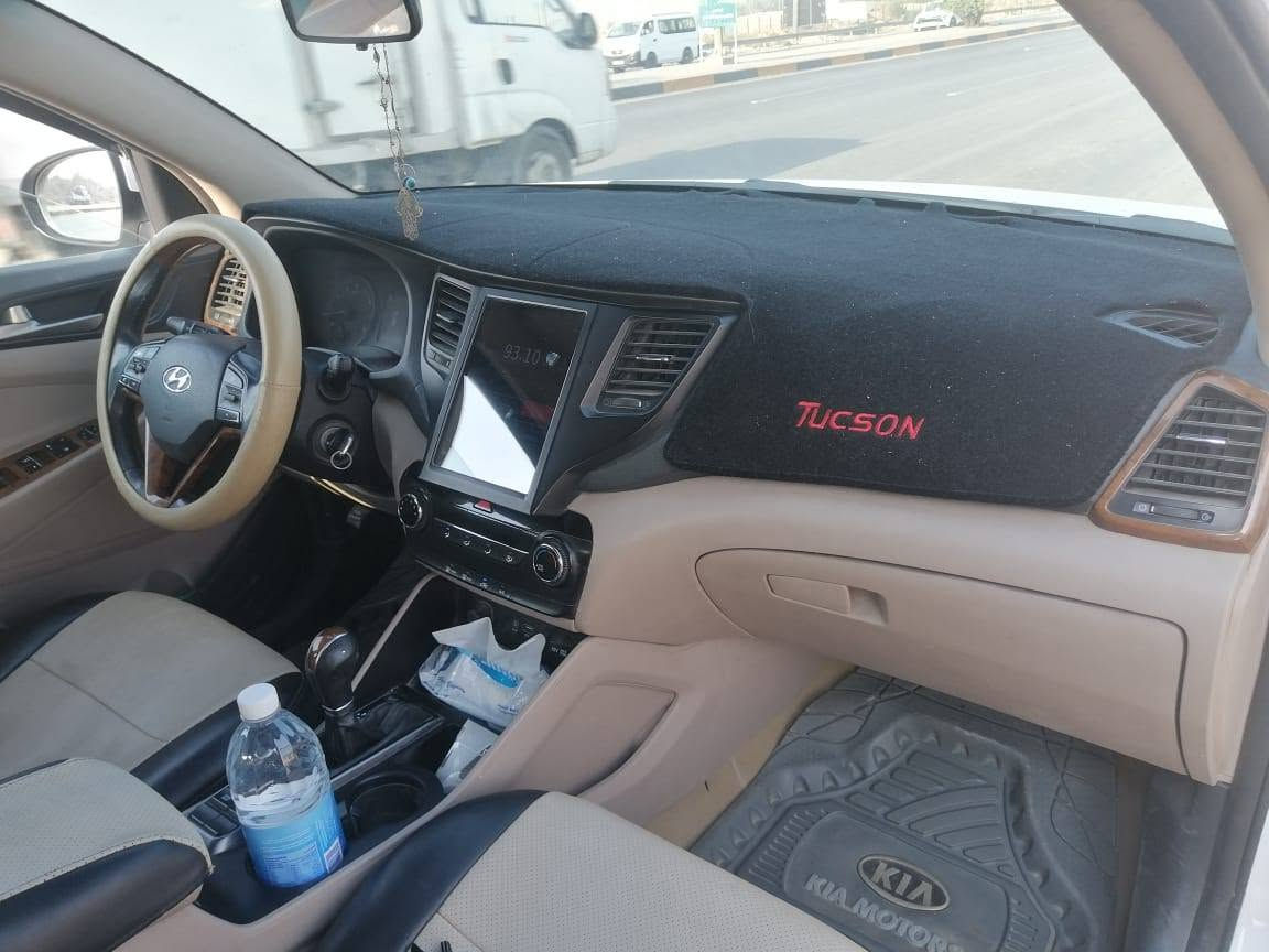 توسان 18خليجي 
محرك دوش 4 سلندر
مواصفات ماعدا البانوراما
بغداد باسمي
ماشيه 115 كيلو
اضافة منضومة غاز
تعمل بانزين وغاز
للاتصال
***********
