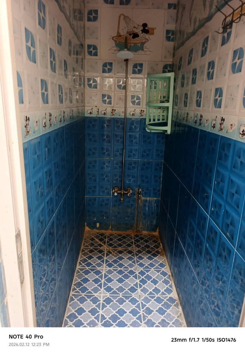 دار للبيع مساحه 50 متر في حي الميلاد منطقه ال 44 طابق ونص عكاده 
مطبخ صاله غرفه صحيات 
غرفه وصاله فوك
 للاستفسار اتصال
***********
واتساب متوفراو مراسله الصفحه
